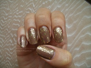 http://roxy-ch.blogspot.ro/2013/03/chocolate-with-golden-flakes-and-im-new.html