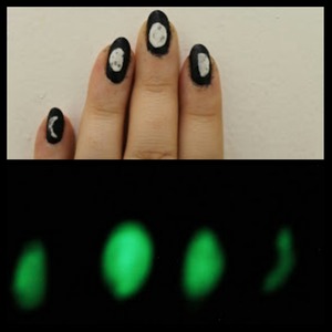 http://bewitchingnails.blogspot.com/2014/04/glow-in-dark-moon-phase-nails.html?m=1