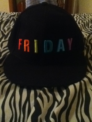Soooo…this is a hat I bought from Forever 21 and I think it's really adorable!! 😍😍
Price: $10.80