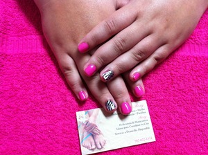 CND Shellac color Hot Pop pink & zebra detail 