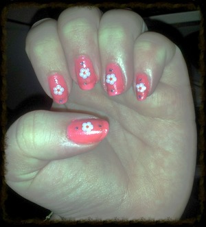 nails with flower