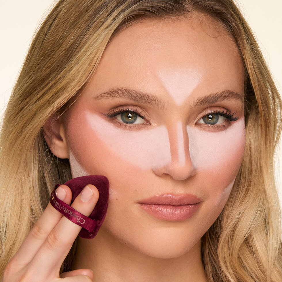 Charlotte Tilbury model using the  Charlotte Tilbury Airbrush Flawless Blur Loose Powder