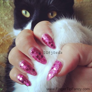 http://fingertipfancy.com/pink-disco-nails