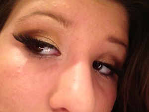 Smoky eye, in shimmer golds and brown
