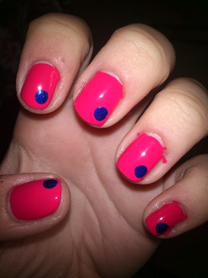I had nothing to do so I tried to do this. I used a base coat, fucsia and electric blue 