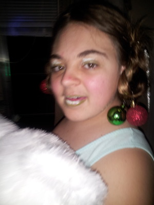 This is my christmas makeup and hair used wire bulbs makeup pallot