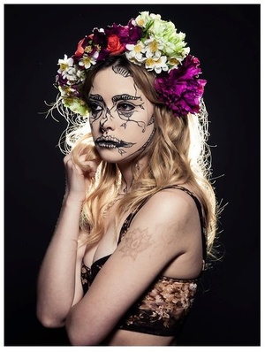 Makeup, Hair and headpiece by Blanche Macdonald Makeup graduate Hannah Journey.
"The idea came from a print I saw on tumblr: http://bit.ly/OHZXqc I reinterpreted it into real life using the face as a canvas. To create this, I used a thin liner brush and Maybelline gel eyeliner!"
