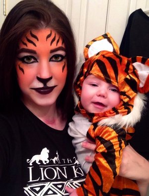 Mama Tiger & Tiger cub
