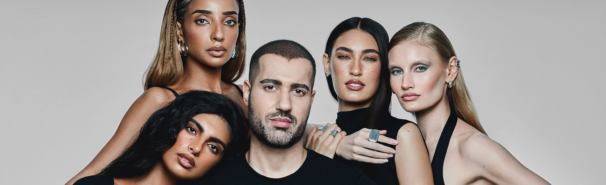 Models wearing Hindash Color Fluid