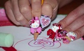 Hello Kitty meets BellaGemaNails in School