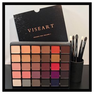 A photo before I dived into my Viseart Grande Pro Vol 1, with my Wayne Goss brushes. Omg  this is really a “Pigment “ palette. When I did swatches I couldn’t believe how true the colors were to what you see in the pans. I am so, so pleased, it is everything I expected & more. I can use this everyday just by adding or mixing colors. :)