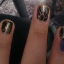 Gold and black crackle nail