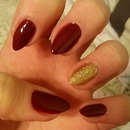 Simple red and gold accent nail