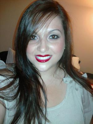 Red Lipstick with Mac Gloss over red.
Black eyeliner..Nude frost on lid.
