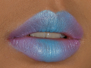 tutorial at 
http://misskittycharms.blogspot.com/2011/09/tutorial-time-blue-ombre-lip.html

(or the video is on my profile~!)