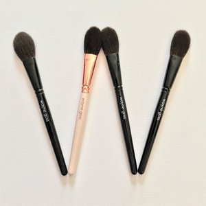 W is for Wayne Goss & his Wonderful brushes. A is for Air Brush Artfully made. Y is for You can Never have too many brushes. N is for Natural Hair Bristles. E is for Exquisitely Soft. I Love ❤️ Wayne & his videos cause they are Honest, Informative, Straight Forward, & “No BS”. Most of all love 💜 all of my Goss brush collection. They are brush Perfection. 😀😍