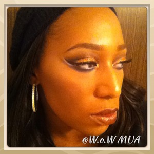 For Christmas and New Years I have decided to forgo traditional makeup and go for a more dramatic look. I created this copper cutcrease eye look along with a dark drown lip and light contouring.
