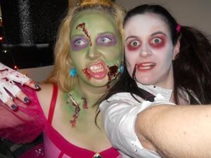Halloween Zombie Princess Peach and Zombie schoolgirl! :D