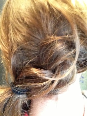 I just braided a chunk of hair and incorporated it into a side pony. I know it is a very easy and beginner look, but I really liked it. So I hope you enjoy.