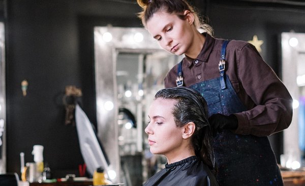 View of 4 Salon Etiquette Tips Your Hairstylist Wish You Knew | Beautylish