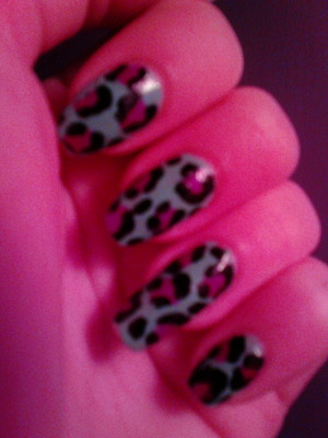 nail art by me, btw im 13 years old.