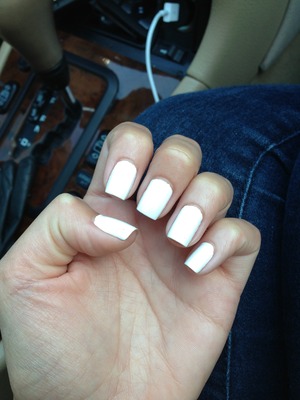 Love white nails 