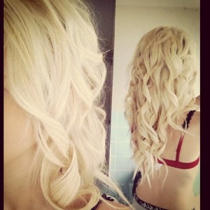 Curly blonde hair 