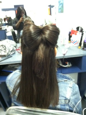 Specialty straight hair bow
