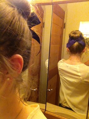 Sock bun + bow = cuteness 