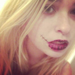 Undead rag-doll look. Loosely inspired by alice in wonderland. Hope you like it!!