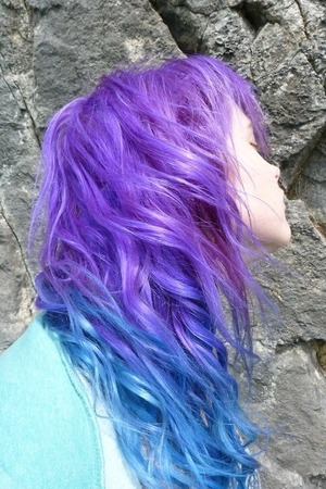 this is a purple top headed with a lower layer a blue