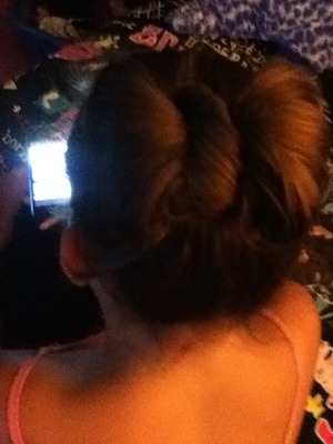 I did my little sisters hair in a bow 