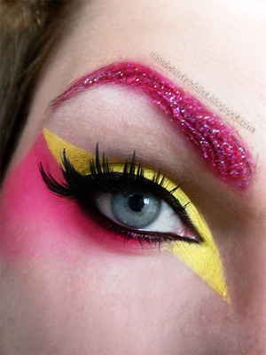 http://​missbeautyaddict.blogspot.c​om/2012/05/​make-up-challenge-avant-gar​de-make-up.html