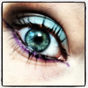 Turquoise, chocolate, and purple eye look. 