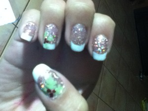 french tip with sparkles and mistletoes