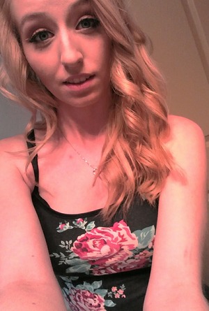 hair done, makeup done..
& it only took me 3hrs :D 