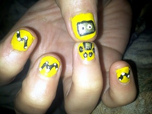 fun yellow nails with a little robot and hinges!