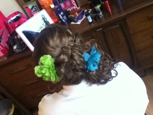 Beautiful. I did her hair for prom. Side swipe curls 