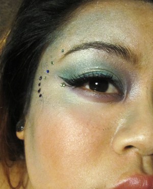 first attempt at mermaid inspired makeup i used a nyx jumbo pencil made me look oily /;