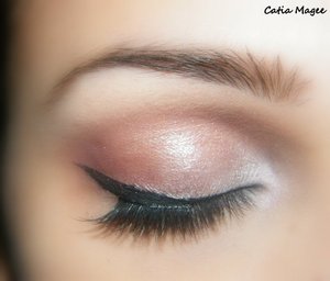 Mac painterly paint pot (primer)
Nyx jumbo eyeshadow pencil in cottage cheese
Using Pure Fusion Mineral Eyeshadows in
﻿Var - all over the lid 
Gold Fever - on the Crease
Ice Queen - highlight

Black eyeliner
Black liquid eyeliner
black mascara
Fake lash
