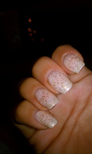 Shellac in snowbunny with gikd glitter overlay