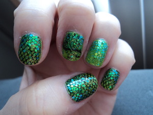 Mermaid inspired nails. 
