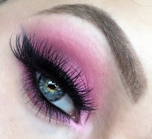 Here is the close up of my eye makeup :)! Mainly Morphe shadows were used as this is my second time giving them a shot, so far I'm innnnn loveeee. Be sure to check out my blog post for the step by step image w/ clickable links to the products used provided: http://theyeballqueen.blogspot.com/2016/05/rosy-pink-blown-out-smokey-eye-makeup.html