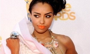 Another example of how utterly chic the orange lip is.