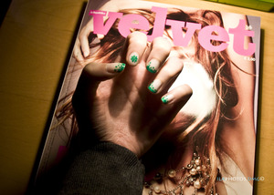 St. Patrick's Day 2012
I used KIKO COSMETIC's nail-polish
#296 (green grass)
#200 (transparent)