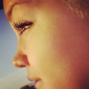 on duh way to school looking at the sunrise loving my long eyelashes <3(: