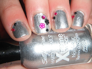 Nails I did for my sister.

For this design I used:

Sally Hansen Xtreme Wear- Celeb City