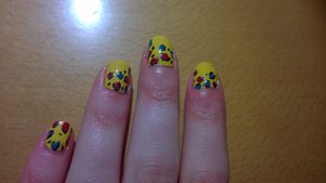 Inspired by Madeline Pool's nail design, a colorful and bright leopard to shake up things.