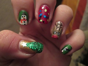 Happy holidays everyone! I've been sooo bussy I couldn't upload a lot. But now I can! Definitely going to upload more soon! So these are my Christmas nails! 
On thumb: green flitter that's a bit like the needles of a christmastree and a star on top
then a cute snowman! I love his scarf :p It's so cute!
I just painted my nails red on my ringfinger and added large flat rhinestones like Christmas lights.
Then of course RUDOLPH! I had Rudolph on my nails last year as well, but now it looks sooo much better. I love him. I added red glitter on his nose :)
and then I made some christmaslights again but with smaller rhinestones now.
I really love it! Pictures soon on my blog: http://nailartbylynn.tumblr.com/