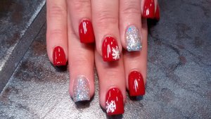 red gels with glitter and snowflakes by SauceC Nailz